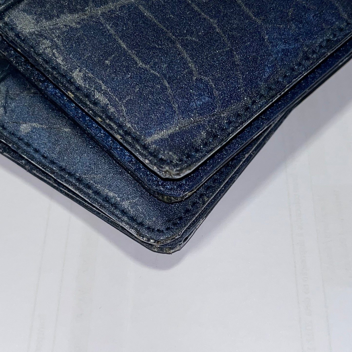 Vegan Leaf Leather Bifold Card Holder Thamon Blue