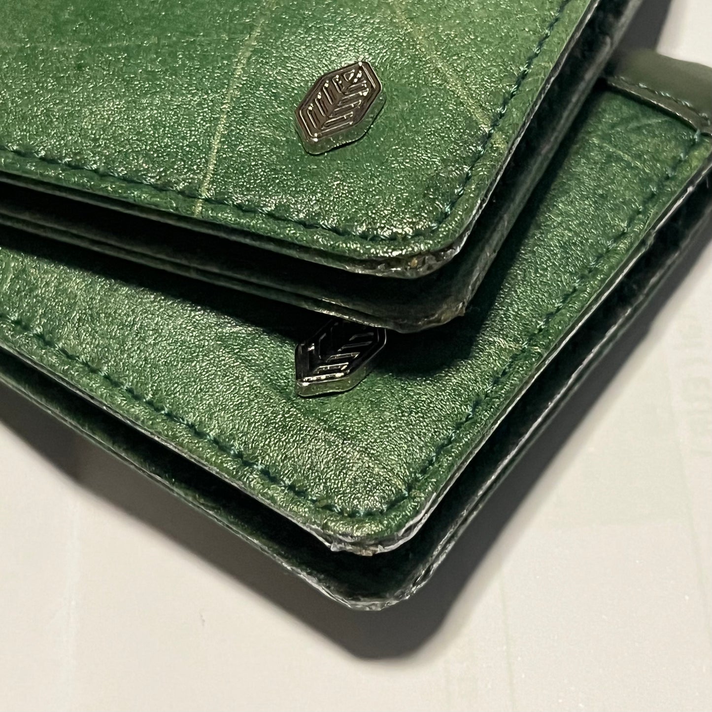 Vegan Leaf Leather Bifold Card Holder Thamon Green